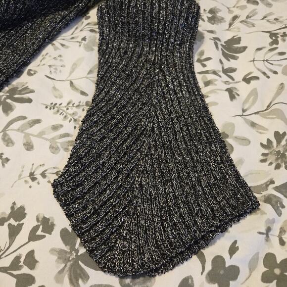 Endless Rose Cold Shoulder black sweater shoulder cut out Sold on Revolve Sz Lg - Picture 8 of 10